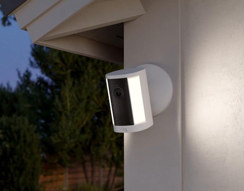 Ring Spotlight Cam 4K Plus avec projecteur intégré